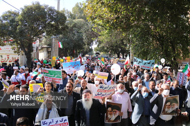 خروش دانش آموزان کرمانشاهی در پاسداشت حماسه ۱۳ آبان