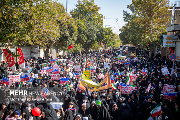 خروش انقلابی مردم قزوین در روز استکبارستیزی