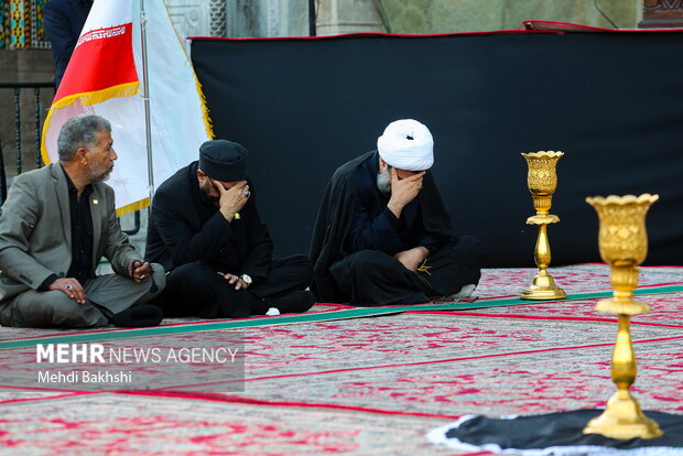 Mourning flag hoisted in Hazrat Masoumeh (PBUH) shrine
