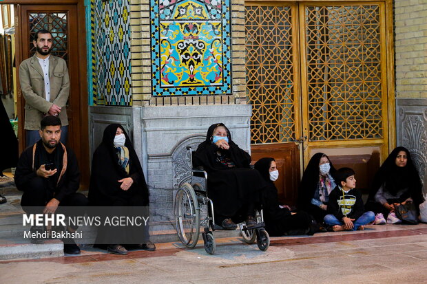 Mourning flag hoisted in Hazrat Masoumeh (PBUH) shrine
