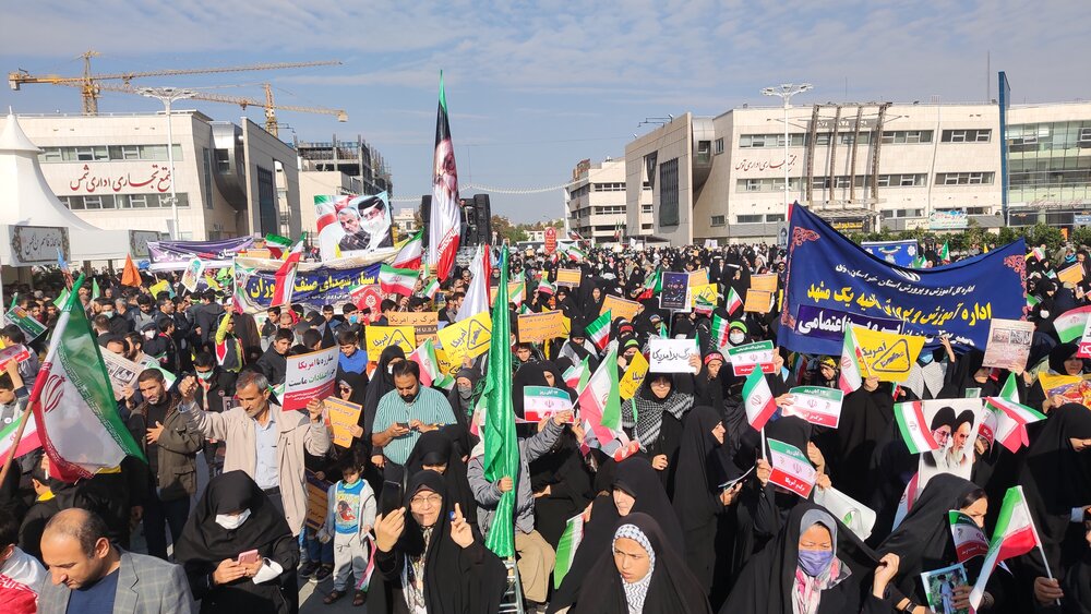 خروش مردم البرز در راهپیمایی ۱۳ آبان علیه اغتشاشات اخیر