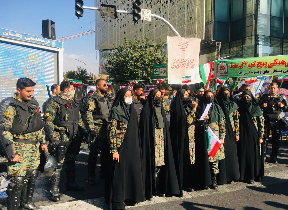 راهپیمایی ۱۳ آبان در تهران/ انزجار مردم از دخالت غرب در امور داخلی ایران