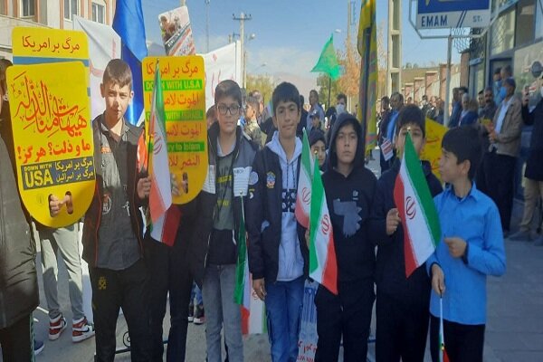 خروش انقلابی مردم آذربایجان غربی علیه استکبار جهانی/همه آمده اند