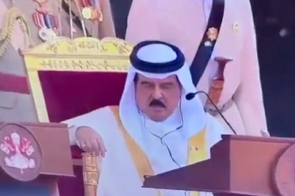چُرت زدن شاه بحرین همزمان با سخنرانی پاپ+ فیلم