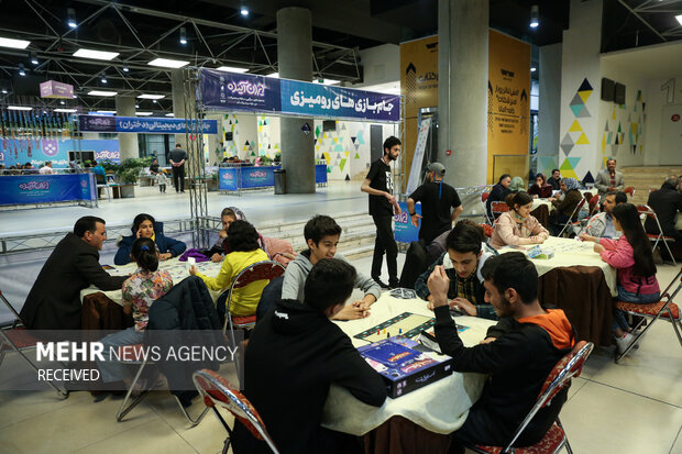 سازمان فرهنگی هنری شهرداری تهران جشنواره «ایران آینده» را از ۱۱ تا ۲۰ آبان هر روز از ساعت ۱۵ تا ۲۲ با برنامه‌های متنوع در باغ کتاب تهران برگزار می‌کند