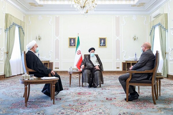 رؤساء السلطات الثلاث يعبّرون عن تقديرهم للحضور الملحمي والفريد للشعب الايراني