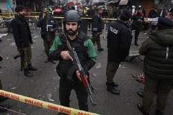 حمله به مقر پلیس پاکستان/ ۲۷ نفر کشته و یا گروگان گرفته شدند