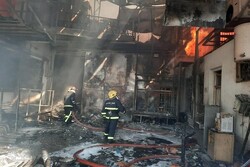 حریق در مرکز تجاری بغداد/ ۲۰ نفر زخمی شدند