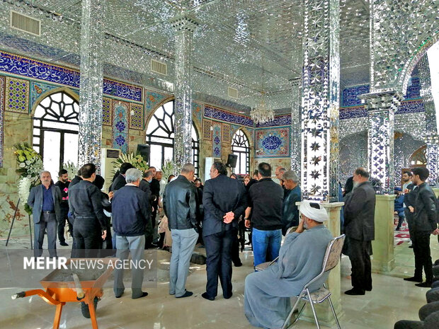 پیکر اسماعیل امیدی کنار همرزم قدیمیاش آرام گرفت