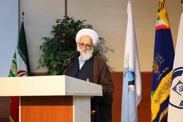 ۱۶ هزار معتمد معین به جامعه ایثارگری خدمت رسانی می کنند ۱۶ هزار معتمد معین به جامعه ایثارگری خدمت رسانی می کنند