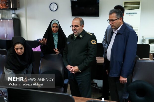سرهنگ علی ولیپور گودرزی رئیس پلیس آگاهی تهران بزرگ در حال بازدید از تحریریه  خبرگزاری مهر است