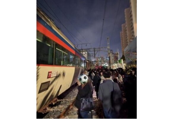 خارج شدن قطار از ریل در پایتخت کره جنوبی/ دست‌کم ۳۰ نفر زخمی شدند