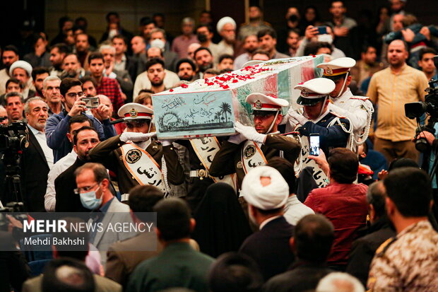 اعلام فرماندهان در دفاع از کشور و تشییع شهید گمنام