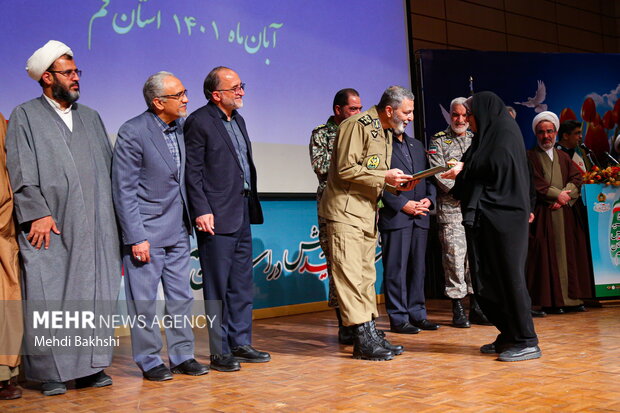 اعلام فرماندهان در دفاع از کشور و تشییع شهید گمنام