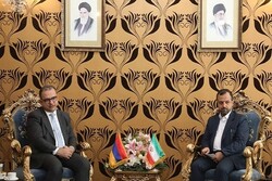 إيران وأرمينيا تؤكدان ضرورة رفع حجم التجارة الى 3 مليارات دولار