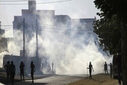 پلیس سودان هزاران معترض را با گاز اشک آور متفرق کرد