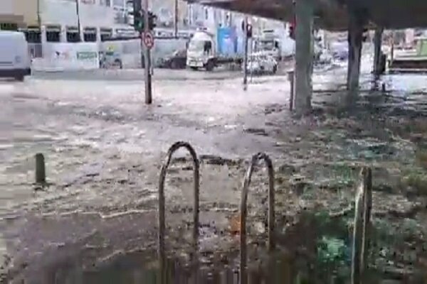 Tel Aviv'i su bastı Tel Aviv'i su bastı