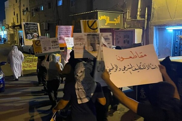 بحرینی‎ها در اعتراض به انتخابات فرمایشی به خیابان‌ها آمدند+ فیلم