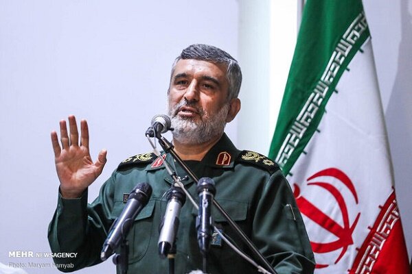 IRGC commander warns US to keep distance from Iran 