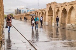 ورود سامانه بارشی به اصفهان از امشب/ بارش‌ها تا یکشنبه ادامه دارد