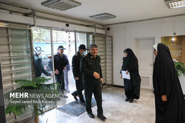 سرهنگ جلیل موقوفه‌ای رئیس پلیس پیشگیری تهران بزرگ صبح امروز ۱۹ آبان ماه ۱۴۰۱ از خبرگزاری مهر بازدید کرد
