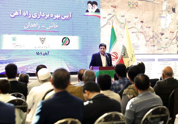 لوکوموتیو پیشرفت کشور با وجود همه کارشکنیها به حرکت در آمده است لوکوموتیو پیشرفت کشور با وجود همه کارشکنیها به حرکت در آمده است