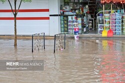 ساکنان مناطق متأثر از بارندگی‌ها در خوزستان امدادرسانی شدند