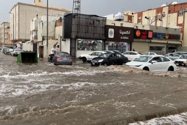 الأمطار الغزيرة التي هطلت اليوم تُغرق مدينة مكة