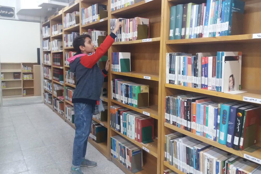 عضویت در کتابخانه از ۴ سالگی/ روایت شور نوجوانی و کتابخوانی 