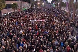 تظاهرات ده‌ها هزار نفری در اعتراض به گسترش فقر و فساد در آلبانی+ فیلم