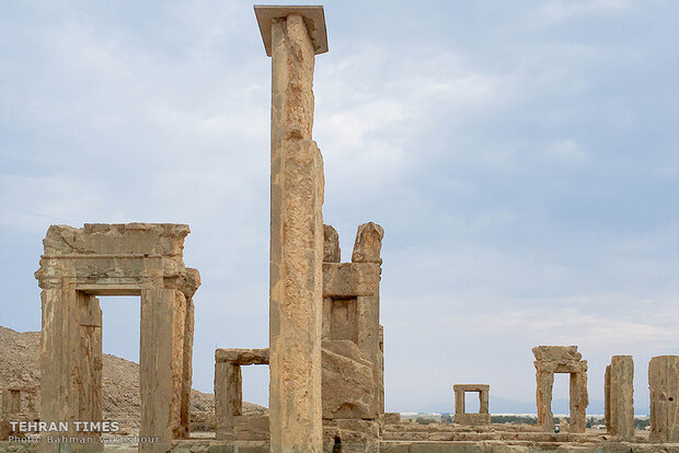 Glimpses of grandeur: mobile shots of Persepolis