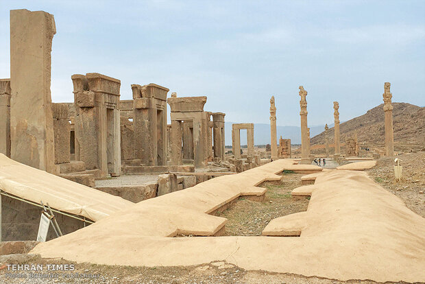 Glimpses of grandeur: mobile shots of Persepolis