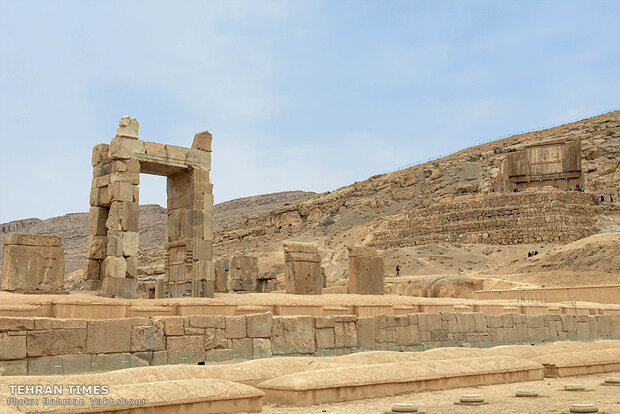 Glimpses of grandeur: mobile shots of Persepolis