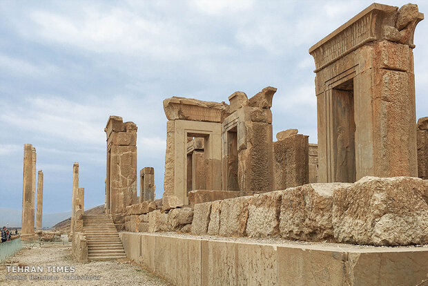 Glimpses of grandeur: mobile shots of Persepolis