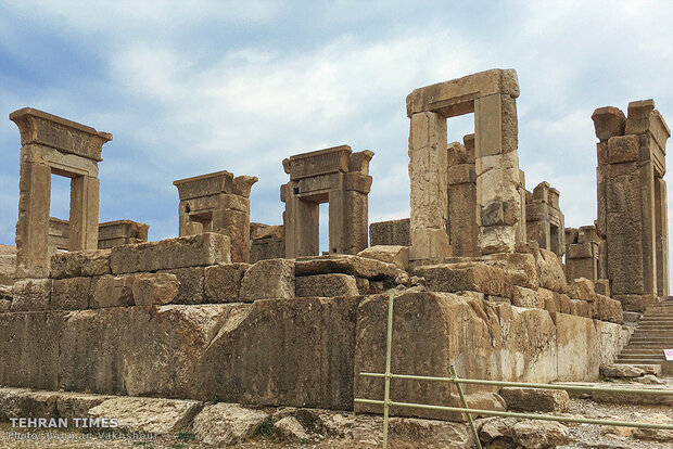 Glimpses of grandeur: mobile shots of Persepolis