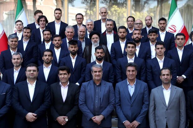 Raeisi meets with Iran football team before World Cup