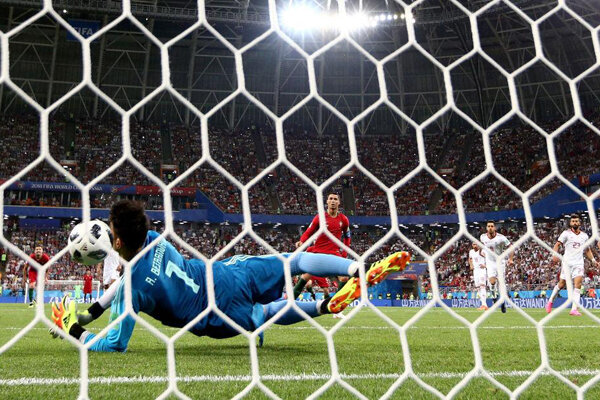 تصاویر ماندگار جام های جهانی/از لگدهای جنجالی تا دو پنالتی خبرساز