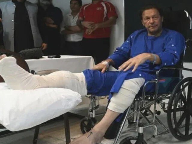 عمران خان کو گولیاں لگنے کے زخموں کی فوٹیج پہلی بار منظر عام پر آگئی+ویڈیو