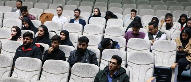 انجمنهای علمی دانشجویی در مسیر کارآفرینی و پژوهش محوری حرکت کنند