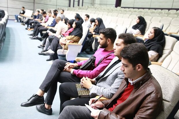انجمنهای علمی دانشجویی در مسیر کارآفرینی و پژوهش محوری حرکت کنند