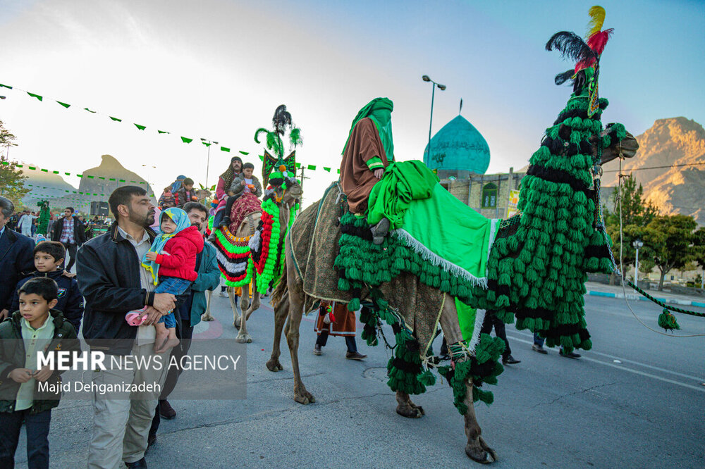 استقبال مردم از کاروان نمادین امام رضا(ع) در سالروز ورود به تفت