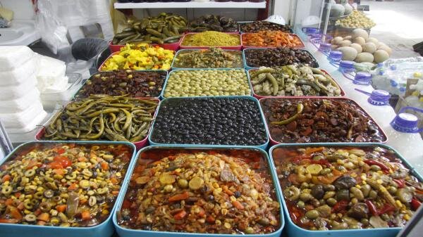 ضیافت ترشیها در فصل هزار رنگ پاییز