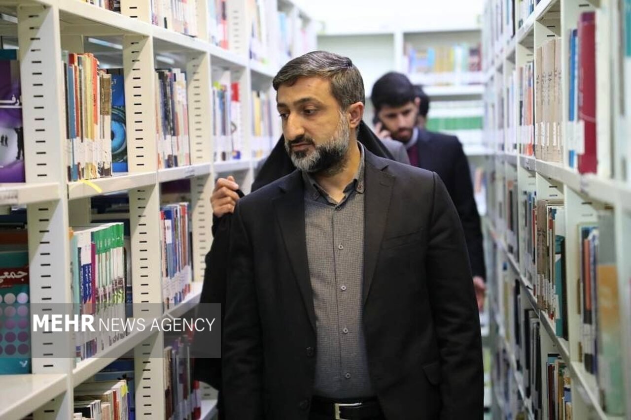 غربت یار مهربان در اردبیل/کسب و کار کتابفروشی در معرض آسیب است