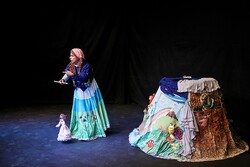 A file photo shows Behnaz Mehdikhani performing the puppet show “My Imaginary Skirt”. (Kanoon/Hamid Tavakkoli)