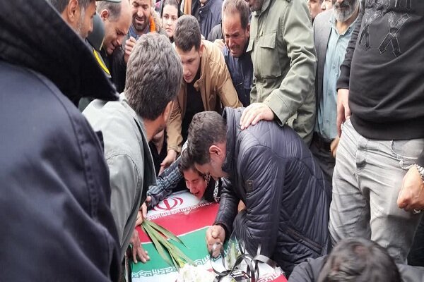 پیکر شهید مدافع امنیت در شاهین دژ  به خاک سپرده شد
