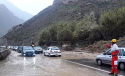 بارش باران و ایجاد ترافیک سنگین در جاده چالوس