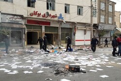 اغتشاشگران به ساختمان شهرداری بوکان خسارت زدند