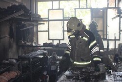 آتش‌سوزی در کارگاه کفاشی خیابان جمهوری/ ۲۰ نفر نجات پیدا کردند