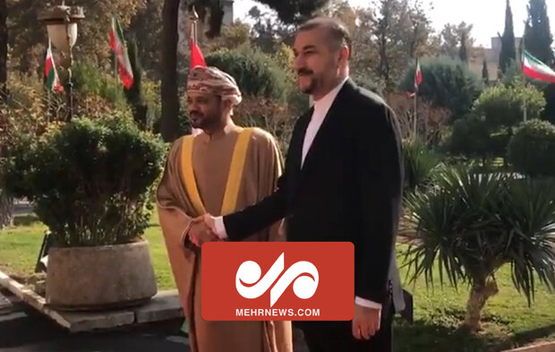 استقبال امیرعبداللهیان از وزیر خارجه عمان در تهران استقبال امیرعبداللهیان از وزیر خارجه عمان در تهران