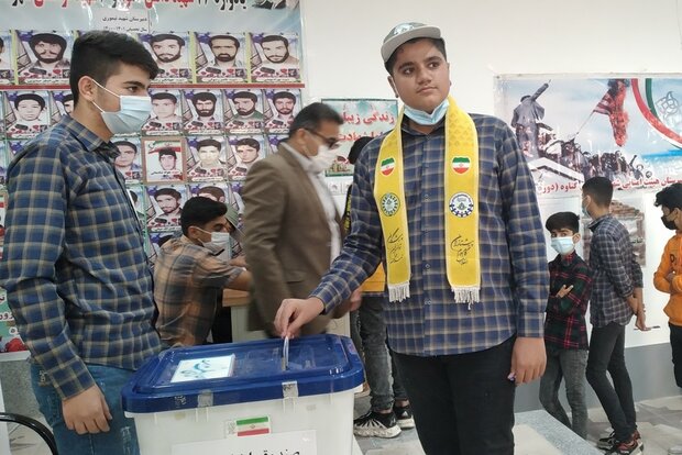 انتخابات شوراهای دانش‌آموزی در مدارس گناوه برگزار شد